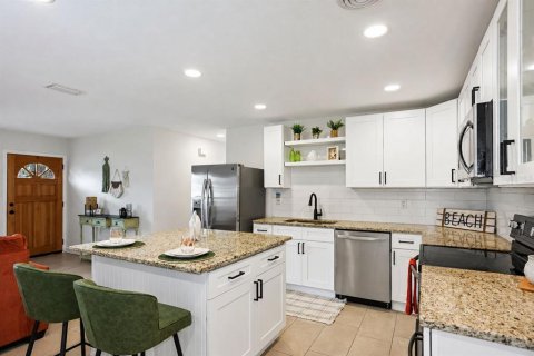 House in Dunedin, Florida 3 bedrooms, 90.58 sq.m. № 2344856 - photo 5