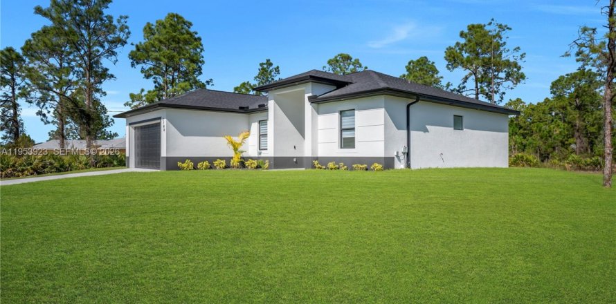 Casa en Lehigh Acres, Florida 3 dormitorios, 151.43 m2 № 2008053