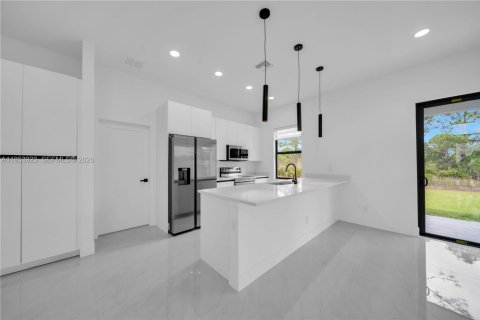 Casa en venta en Lehigh Acres, Florida, 3 dormitorios, 151.43 m2 № 2008053 - foto 21