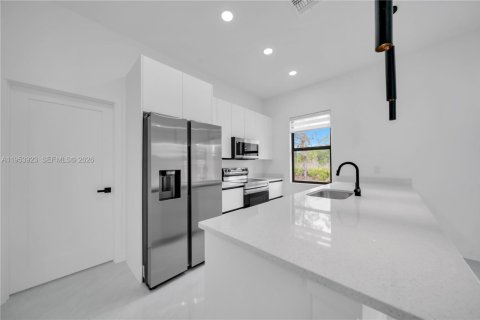 Casa en venta en Lehigh Acres, Florida, 3 dormitorios, 151.43 m2 № 2008053 - foto 20