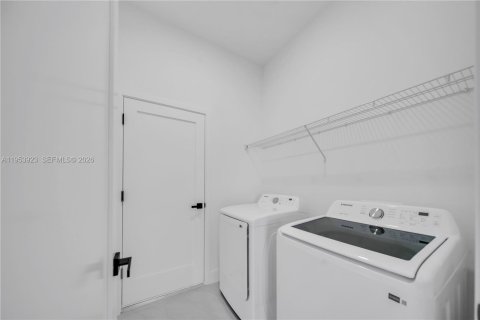 Casa en venta en Lehigh Acres, Florida, 3 dormitorios, 151.43 m2 № 2008053 - foto 13