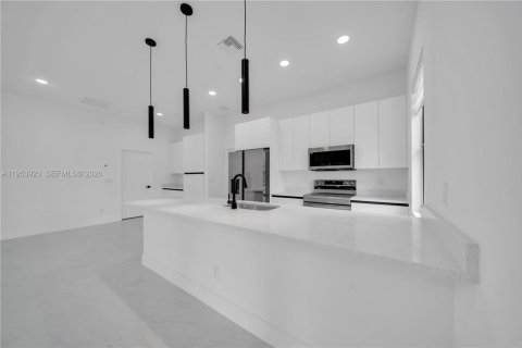 Casa en venta en Lehigh Acres, Florida, 3 dormitorios, 151.43 m2 № 2008053 - foto 18