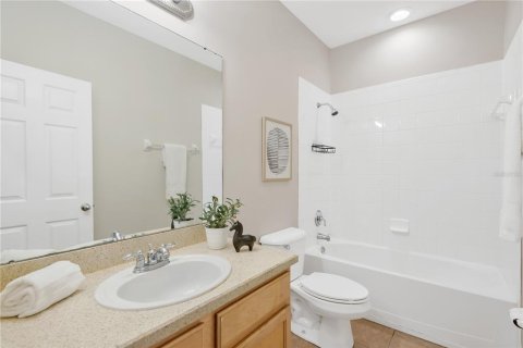 Townhouse in Tampa, Florida 3 bedrooms, 140.56 sq.m. № 2386603 - photo 23
