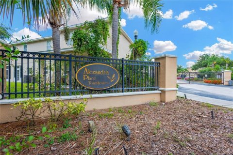 Townhouse in Tampa, Florida 3 bedrooms, 140.56 sq.m. № 2386603 - photo 27