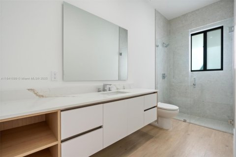 House in Miami, Florida 5 bedrooms, 292.46 sq.m. № 1834073 - photo 17