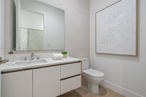 House in Miami, Florida 5 bedrooms, 292.46 sq.m. № 1834073 - photo 20