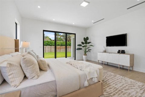 House in Miami, Florida 5 bedrooms, 292.46 sq.m. № 1834073 - photo 10