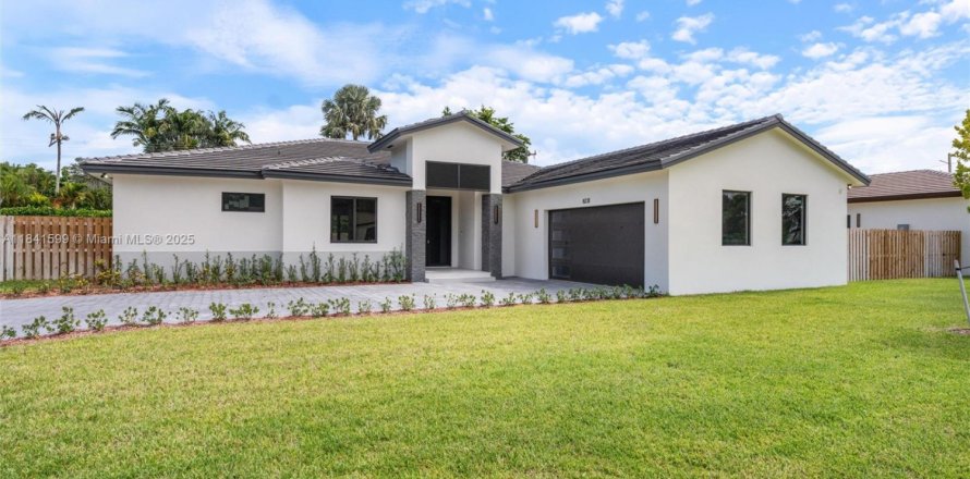 Casa en Miami, Florida 5 dormitorios, 292.46 m2 № 1834073