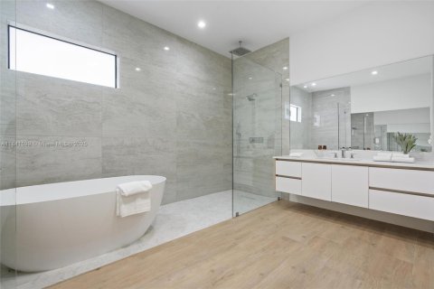 House in Miami, Florida 5 bedrooms, 292.46 sq.m. № 1834073 - photo 29
