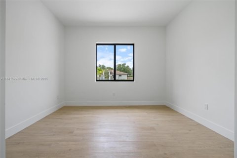 House in Miami, Florida 5 bedrooms, 292.46 sq.m. № 1834073 - photo 27