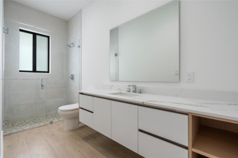 House in Miami, Florida 5 bedrooms, 292.46 sq.m. № 1834073 - photo 18