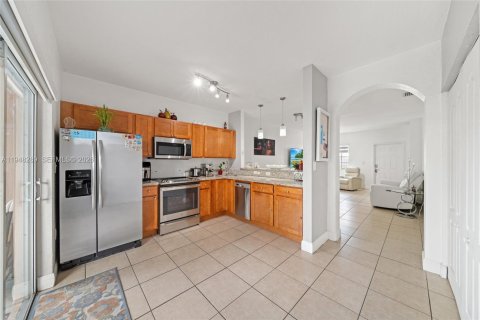 Touwnhouse à vendre à Miami, Floride: 2 chambres, 104.98 m2 № 2004334 - photo 9