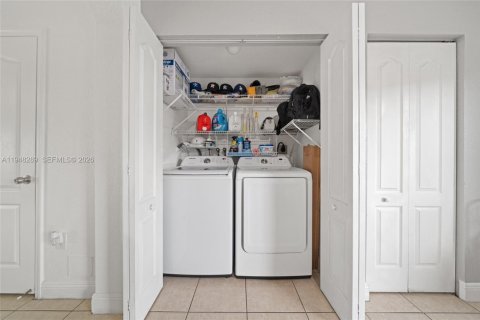 Touwnhouse à vendre à Miami, Floride: 2 chambres, 104.98 m2 № 2004334 - photo 23