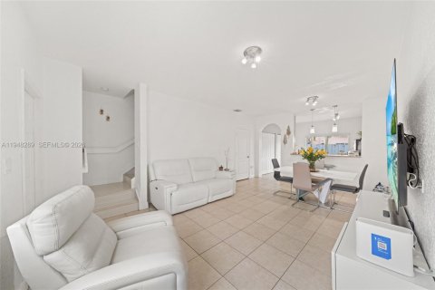 Touwnhouse à vendre à Miami, Floride: 2 chambres, 104.98 m2 № 2004334 - photo 3