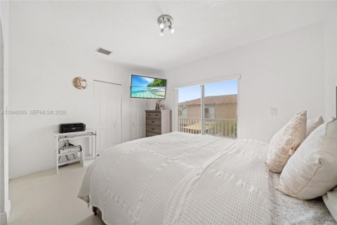 Touwnhouse à vendre à Miami, Floride: 2 chambres, 104.98 m2 № 2004334 - photo 16