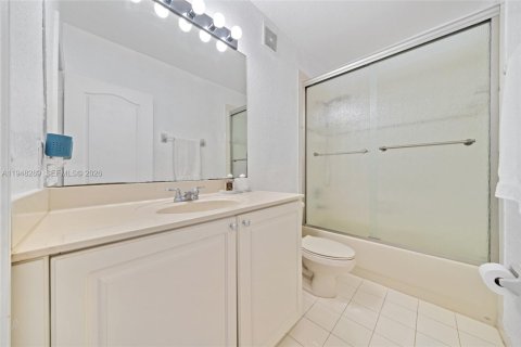 Touwnhouse à vendre à Miami, Floride: 2 chambres, 104.98 m2 № 2004334 - photo 22
