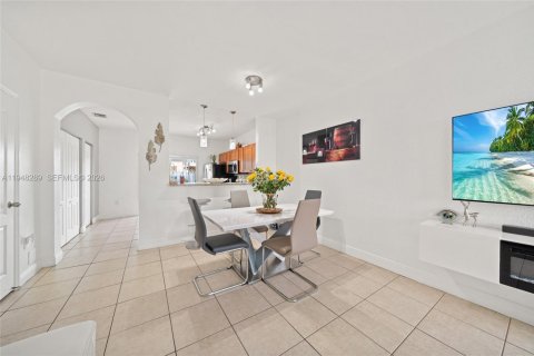 Touwnhouse à vendre à Miami, Floride: 2 chambres, 104.98 m2 № 2004334 - photo 6