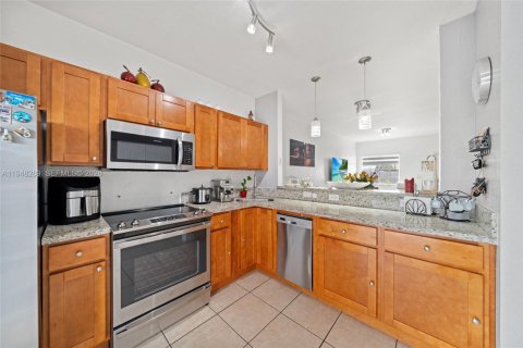 Touwnhouse à vendre à Miami, Floride: 2 chambres, 104.98 m2 № 2004334 - photo 10