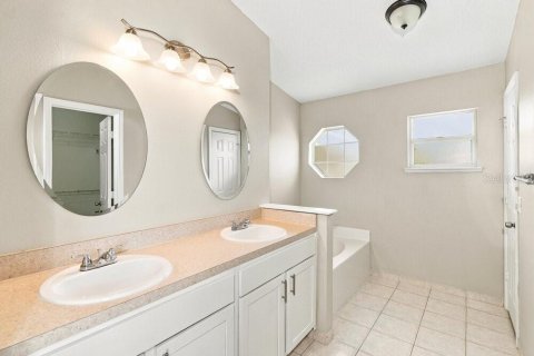 House in Kissimmee, Florida 3 bedrooms, 174.1 sq.m. № 2395848 - photo 12