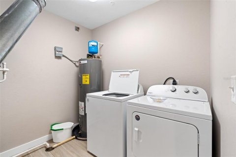Condominio en venta en Cape Coral, Florida, 2 dormitorios, 136.19 m2 № 1677569 - foto 23