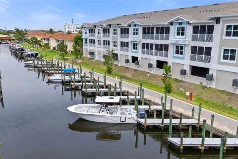 Condominio en venta en Cape Coral, Florida, 2 dormitorios, 136.19 m2 № 1677569 - foto 1
