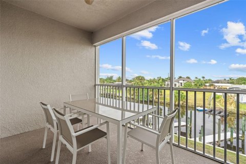 Condominio en venta en Cape Coral, Florida, 2 dormitorios, 136.19 m2 № 1677569 - foto 25