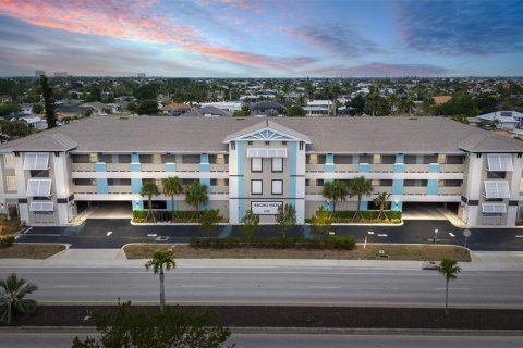 Condominio en venta en Cape Coral, Florida, 2 dormitorios, 136.19 m2 № 1677569 - foto 2