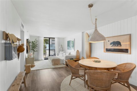 Condominio en venta en Miami Beach, Florida, 2 dormitorios, 88.16 m2 № 1889959 - foto 2