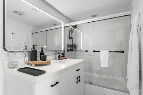 Condominio en venta en Miami Beach, Florida, 2 dormitorios, 88.16 m2 № 1889959 - foto 20