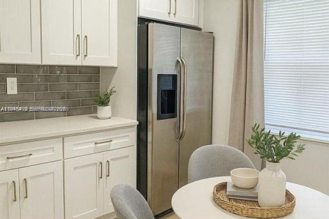 Villa ou maison à louer à Pompano Beach, Floride: 3 chambres, 102.01 m2 № 2002182 - photo 2