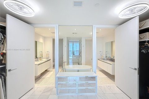 Condo in Miami, Florida, 2 bedrooms  № 1859152 - photo 22