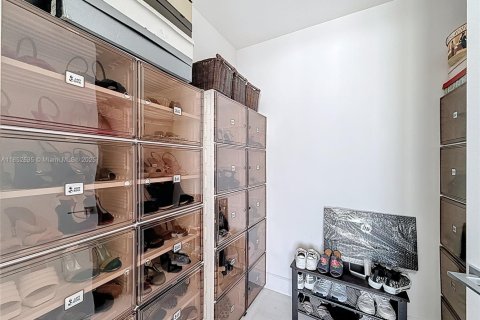 Condo in Miami, Florida, 2 bedrooms  № 1859152 - photo 30