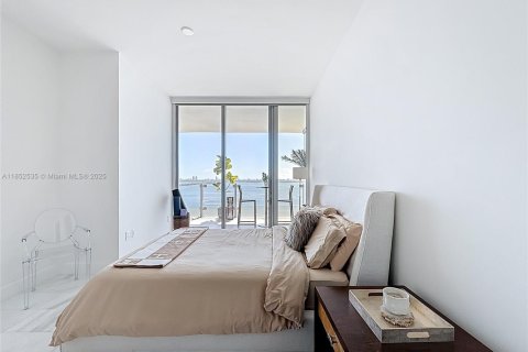 Condo in Miami, Florida, 2 bedrooms  № 1859152 - photo 25