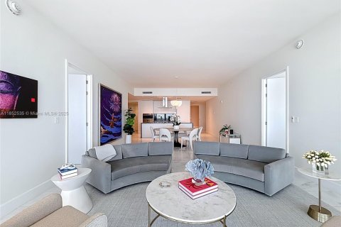Condo in Miami, Florida, 2 bedrooms  № 1859152 - photo 17