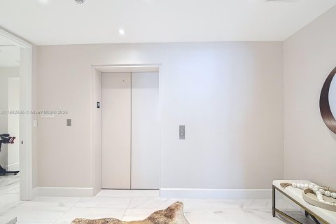 Condo in Miami, Florida, 2 bedrooms  № 1859152 - photo 4