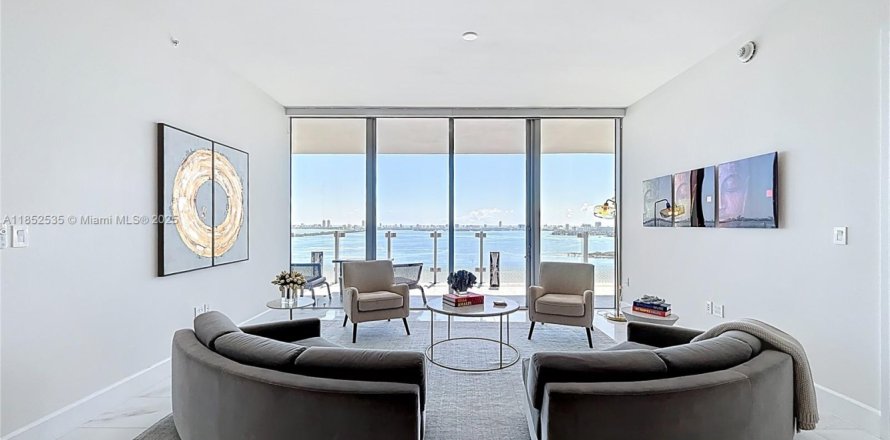 Condo in Miami, Florida, 2 bedrooms № 1859152