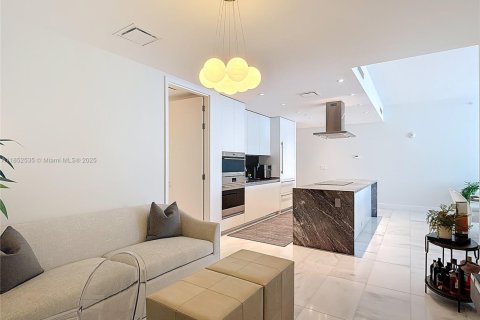 Condo in Miami, Florida, 2 bedrooms  № 1859152 - photo 15