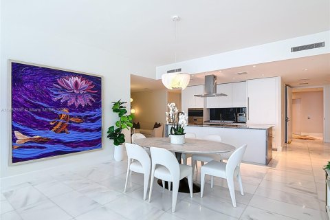 Condo in Miami, Florida, 2 bedrooms  № 1859152 - photo 8