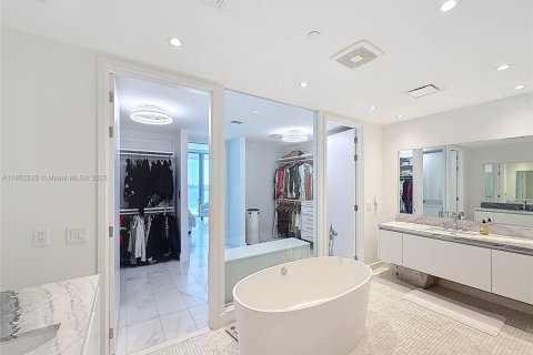 Condo in Miami, Florida, 2 bedrooms  № 1859152 - photo 23