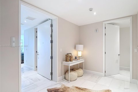 Condo in Miami, Florida, 2 bedrooms  № 1859152 - photo 3