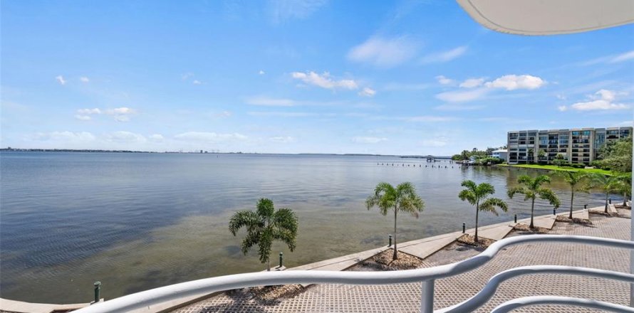 Condo in Tampa, Florida, 3 bedrooms № 2347095