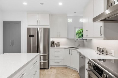 Condo in Tampa, Florida, 3 bedrooms № 2347095 - photo 23