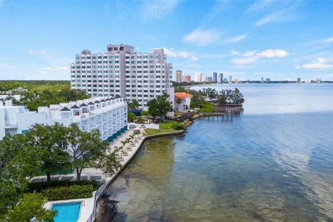 Condo in Tampa, Florida, 3 bedrooms № 2347095 - photo 2