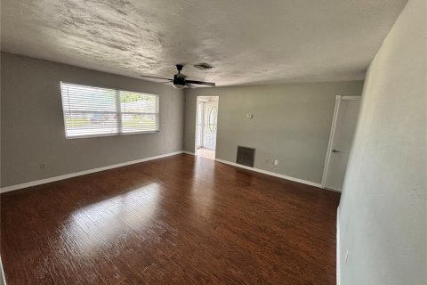 Villa ou maison à louer à Deltona, Floride: 3 chambres, 135.64 m2 № 2322503 - photo 3