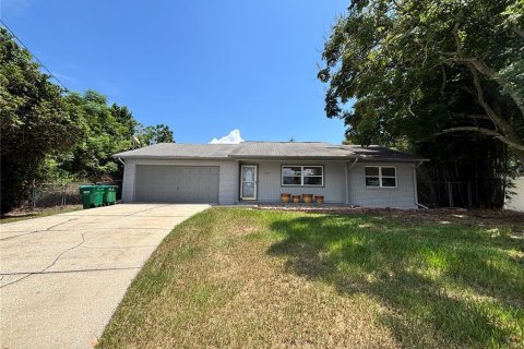 Villa ou maison à Deltona, Floride 3 chambres, 135.64 m2 № 2322503