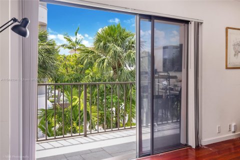 Adosado en venta en Bay Harbor Islands, Florida, 3 dormitorios, 156.08 m2 № 1178926 - foto 9