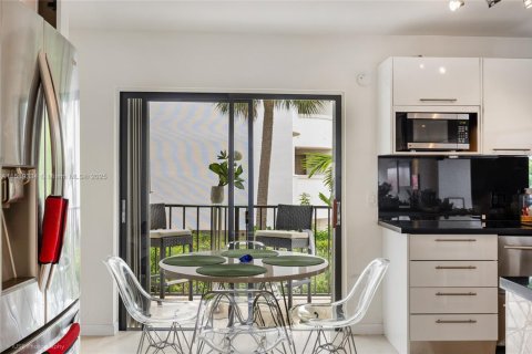 Adosado en venta en Bay Harbor Islands, Florida, 3 dormitorios, 156.08 m2 № 1178926 - foto 6