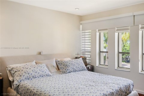 Adosado en venta en Bay Harbor Islands, Florida, 3 dormitorios, 156.08 m2 № 1178926 - foto 11
