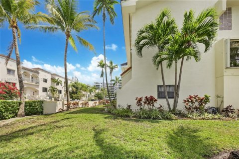 Adosado en venta en Bay Harbor Islands, Florida, 3 dormitorios, 156.08 m2 № 1178926 - foto 18