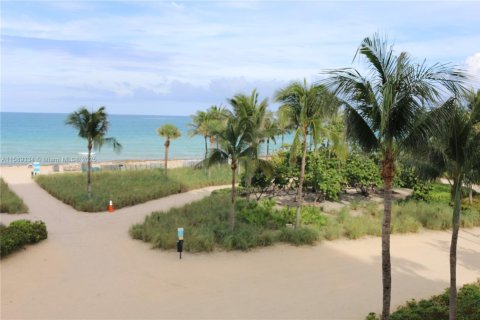 Adosado en venta en Bay Harbor Islands, Florida, 3 dormitorios, 156.08 m2 № 1178926 - foto 20